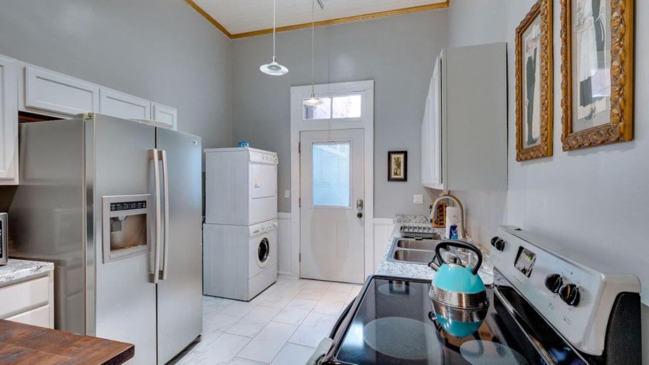 Elegant 2 Bed Directly On Forsyth Park Apartamento Savannah Exterior foto